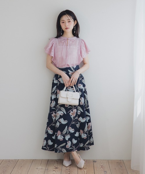 ベネチアングラス　ガラス製女性像 花柄スカート ガーデン フラワープリント フリル ＆ プリーツ Iライン