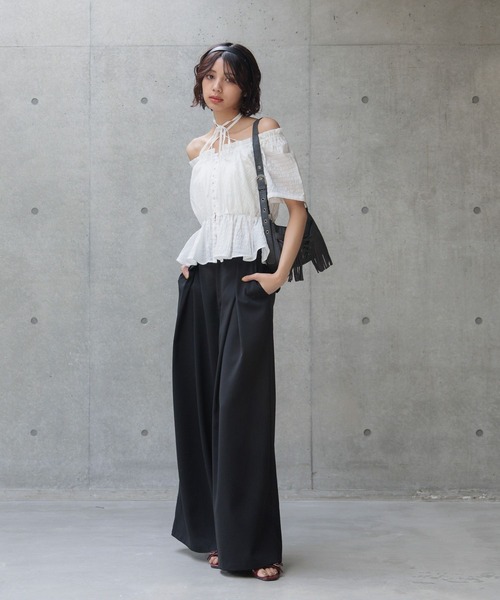 PAGEBOY(ページボーイ)の「2WAYオフショルブラウス(シャツ/ブラウス・レディース・モカ/ブラック/オフホワイト/グレイッシュベージュ/サックスブルー/ブラウン系その他2・FREE)」の9枚目の写真