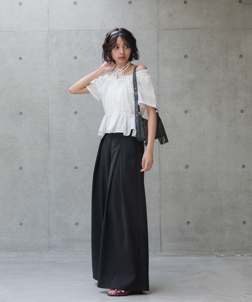 PAGEBOY(ページボーイ)の「2WAYオフショルブラウス(シャツ/ブラウス・レディース・モカ/ブラック/オフホワイト/グレイッシュベージュ/サックスブルー/ブラウン系その他2・FREE)」の10枚目の写真