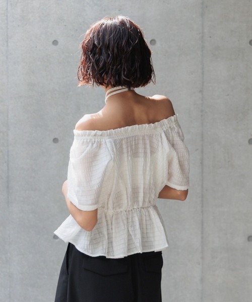 PAGEBOY(ページボーイ)の「2WAYオフショルブラウス(シャツ/ブラウス・レディース・モカ/ブラック/オフホワイト/グレイッシュベージュ/サックスブルー/ブラウン系その他2・FREE)」の13枚目の写真