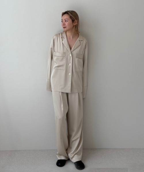 anuke（アンヌーク）の「Satin Tailored Shirts（シャツ/ブラウス・レディース・ネイビー/クリーム・FREE）」の18枚目の写真