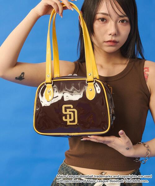 MLB(メジャーリーグベースボール)の「∴WEGO/MLB別注エナメルボストンバッグ(ボストンバッグ・レディース・ブラック/ホワイト/ブラウン・FREE)」の3枚目の写真