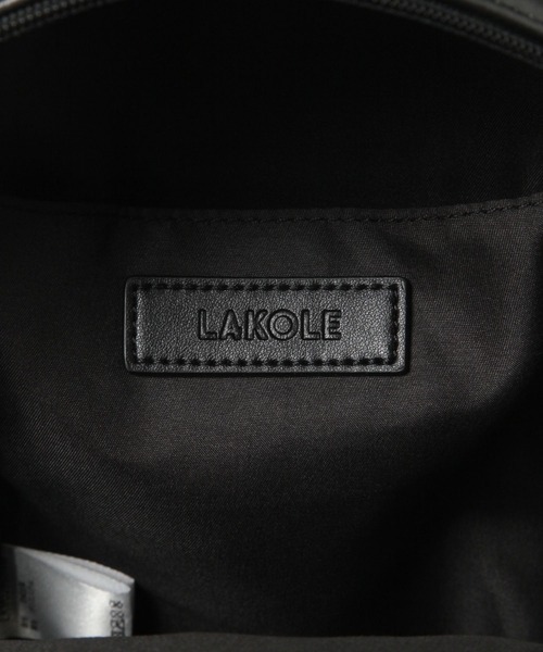 LAKOLE（ラコレ）の「フェイクレザー縦長ラウンドボディバッグ / 419942（ボディバッグ/ウエストポーチ・メンズ・ネイビー/ブラック・FREE）」の16枚目の写真