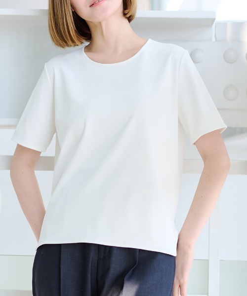 AOYAMA(アオヤマ)の「【透けない白・UVカット】透けないカットソー/半袖/ホワイト/クルーネック/フロントタック|通勤&オフィス&インターン&実習|自宅で洗える・ストレッチ・防止シワ|(Tシャツ/カットソー・レディース・ホワイト系1/ホワイト系2・LL/S/M/L)」の1枚目の写真