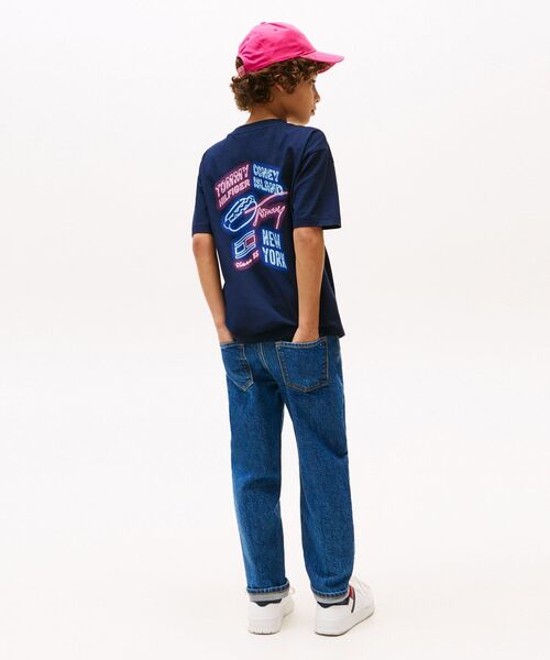 TOMMY HILFIGER（トミーヒルフィガー）の「BOYS ネオングラフィックショートスリーブTシャツ（Tシャツ/カットソー・キッズ・ネイビー・160cm/140cm/150cm/130cm）」の2枚目の写真