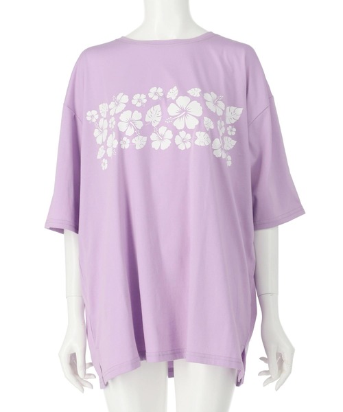 anap mimpi(アナップミンピ)の「バック ハイビスカス プリント オーバーサイズ Tシャツ(Tシャツ/カットソー・レディース・ラベンダー/オフホワイト/ネイビー・FREE)」の5枚目の写真