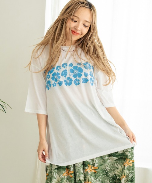 anap mimpi(アナップミンピ)の「バック ハイビスカス プリント オーバーサイズ Tシャツ(Tシャツ/カットソー・レディース・ラベンダー/オフホワイト/ネイビー・FREE)」の13枚目の写真
