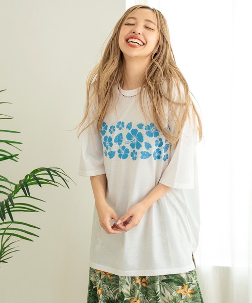 anap mimpi(アナップミンピ)の「バック ハイビスカス プリント オーバーサイズ Tシャツ(Tシャツ/カットソー・レディース・ラベンダー/オフホワイト/ネイビー・FREE)」の14枚目の写真
