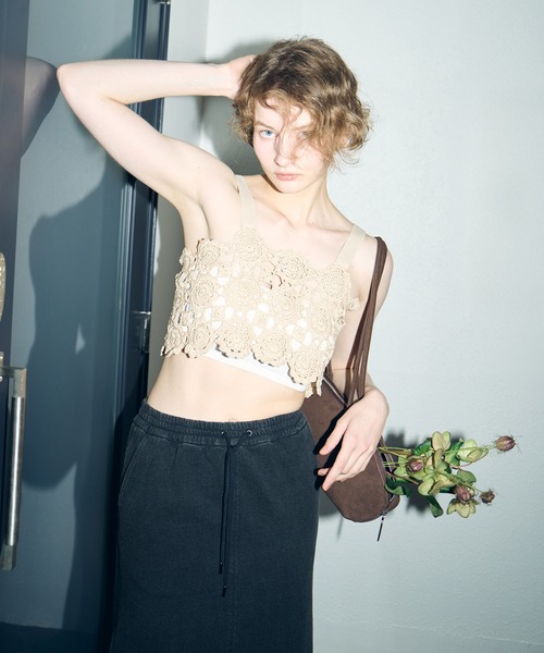LE CIEL BLEU（ルシェルブルー）の「ハンドクロシェットフローラルモチーフベスト / Hand-Crocheted Floral Motif Vest（ニット/セーター・レディース・ベージュ/オフホワイト・36）」の2枚目の写真