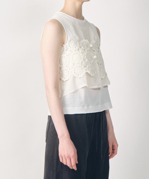 LE CIEL BLEU（ルシェルブルー）の「ハンドクロシェットフローラルモチーフベスト / Hand-Crocheted Floral Motif Vest（ニット/セーター・レディース・ベージュ/オフホワイト・36）」の7枚目の写真