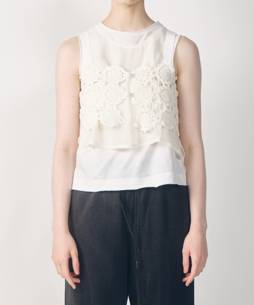 LE CIEL BLEU（ルシェルブルー）の「ハンドクロシェットフローラルモチーフベスト / Hand-Crocheted Floral Motif Vest（ニット/セーター・レディース・ベージュ/オフホワイト・36）」の5枚目の写真