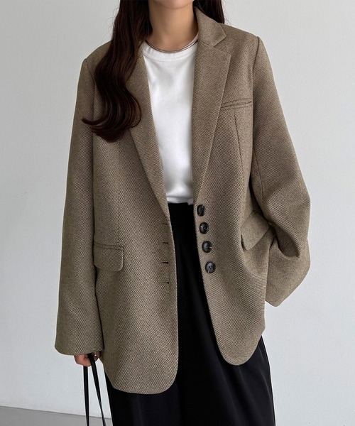 callautia（カラウティア）の「ボタンデザインヘリンボーン