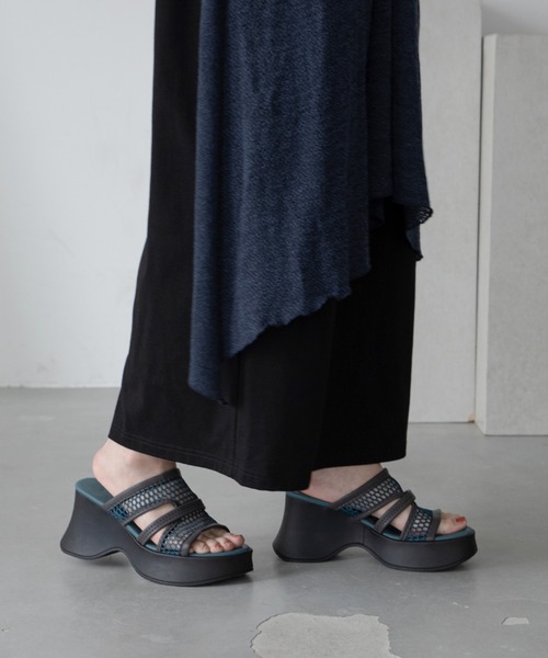 VACANCY（ヴァカンシー）の「メッシュアウトカット厚底サンダル（サンダル・レディース・ブラック/ブルー・MEDIUM/LARGE/X-LARGE）」の22枚目の写真