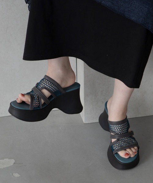 VACANCY（ヴァカンシー）の「メッシュアウトカット厚底サンダル（サンダル・レディース・ブラック/ブルー・MEDIUM/LARGE/X-LARGE）」の13枚目の写真