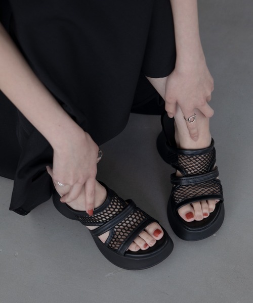 VACANCY（ヴァカンシー）の「メッシュアウトカット厚底サンダル（サンダル・レディース・ブラック/ブルー・MEDIUM/LARGE/X-LARGE）」の8枚目の写真