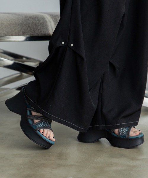 VACANCY（ヴァカンシー）の「メッシュアウトカット厚底サンダル（サンダル・レディース・ブラック/ブルー・MEDIUM/LARGE/X-LARGE）」の17枚目の写真