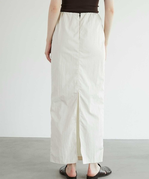 LA PEAU DE GEM（ラポドゥジェム）の「【LA PEAU DE GEM】beltless nylon skirt/ベルトレスナイロンスカート（スカート・レディース・ブラック/アイボリー・FREE）」の3枚目の写真