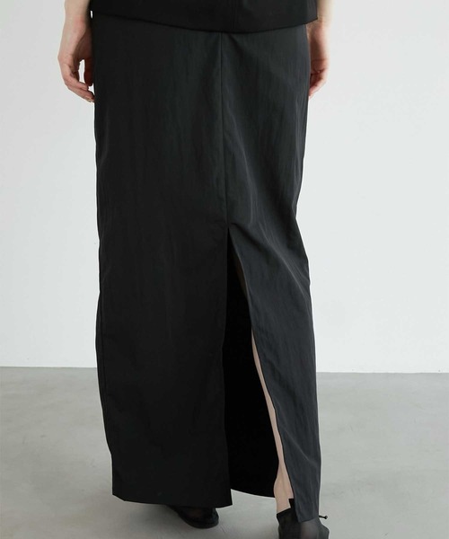 LA PEAU DE GEM（ラポドゥジェム）の「【LA PEAU DE GEM】beltless nylon skirt/ベルトレスナイロンスカート（スカート・レディース・ブラック/アイボリー・FREE）」の9枚目の写真