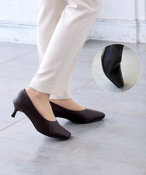 7days Life Styling（セブンデイズライフスタイリング）の「【ゆったり幅広】オブリークトゥパンプス（低反発中敷）（ワイズ４E）（パンプス・レディース・ダークブラウン/ブラック/グレイッシュベージュ・23.0cm/23.5cm/24.0cm/24.5cm/25.0cm/25.5cm/26.0cm/26.5cm/27.0cm）」の22枚目の写真