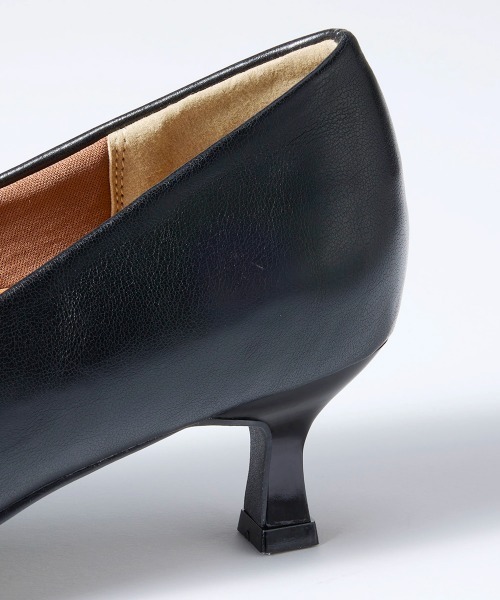 7days Life Styling（セブンデイズライフスタイリング）の「【ゆったり幅広】オブリークトゥパンプス（低反発中敷）（ワイズ４E）（パンプス・レディース・ダークブラウン/ブラック/グレイッシュベージュ・23.0cm/23.5cm/24.0cm/24.5cm/25.0cm/25.5cm/26.0cm/26.5cm/27.0cm）」の7枚目の写真