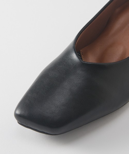 7days Life Styling（セブンデイズライフスタイリング）の「【ゆったり幅広】オブリークトゥパンプス（低反発中敷）（ワイズ４E）（パンプス・レディース・ダークブラウン/ブラック/グレイッシュベージュ・23.0cm/23.5cm/24.0cm/24.5cm/25.0cm/25.5cm/26.0cm/26.5cm/27.0cm）」の6枚目の写真