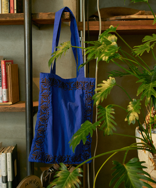 LE TALON(ルタロン)の「GRISE JAIPUR EMBROIDERY トート(トートバッグ・レディース・ベージュ/ブルー系その他・FREE)」の7枚目の写真