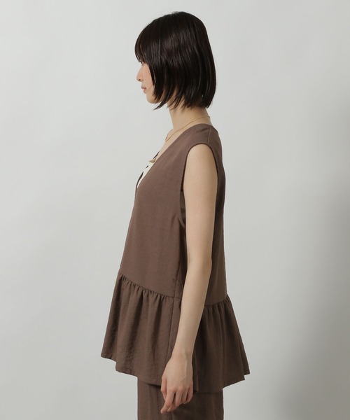 LAKOLE（ラコレ）の「【セットアップ対応・接触冷感】リネンライクペプラムベスト / 575666（ベスト・レディース・オリーブ/グレイッシュベージュ/ブラウン/チャコールグレー・FREE）」の22枚目の写真