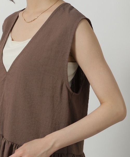 LAKOLE（ラコレ）の「【セットアップ対応・接触冷感】リネンライクペプラムベスト / 575666（ベスト・レディース・オリーブ/グレイッシュベージュ/ブラウン/チャコールグレー・FREE）」の14枚目の写真