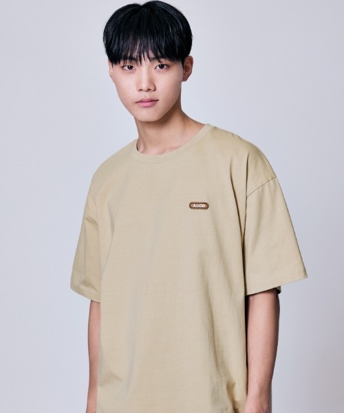 Vini(ヴィニ)の「Warrise レタリング半袖Tシャツ(Tシャツ/カットソー・レディース・ライトベージュ/ブラック/ホワイト・LARGE/MEDIUM)」の3枚目の写真