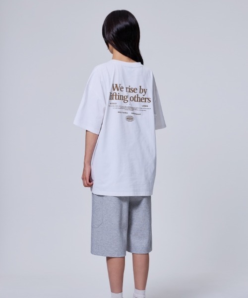 Vini(ヴィニ)の「Warrise レタリング半袖Tシャツ(Tシャツ/カットソー・レディース・ライトベージュ/ブラック/ホワイト・LARGE/MEDIUM)」の10枚目の写真