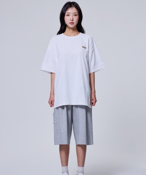 Vini(ヴィニ)の「Warrise レタリング半袖Tシャツ(Tシャツ/カットソー・レディース・ライトベージュ/ブラック/ホワイト・LARGE/MEDIUM)」の8枚目の写真