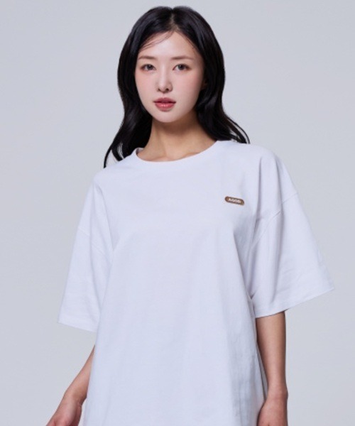 Vini(ヴィニ)の「Warrise レタリング半袖Tシャツ(Tシャツ/カットソー・レディース・ライトベージュ/ブラック/ホワイト・LARGE/MEDIUM)」の11枚目の写真