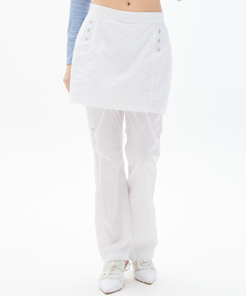 LUVISTRUE(ラヴイズトゥルー)の「PY RIVET SKIRT PANTS(その他パンツ・レディース・ホワイト・MEDIUM)」の1枚目の写真