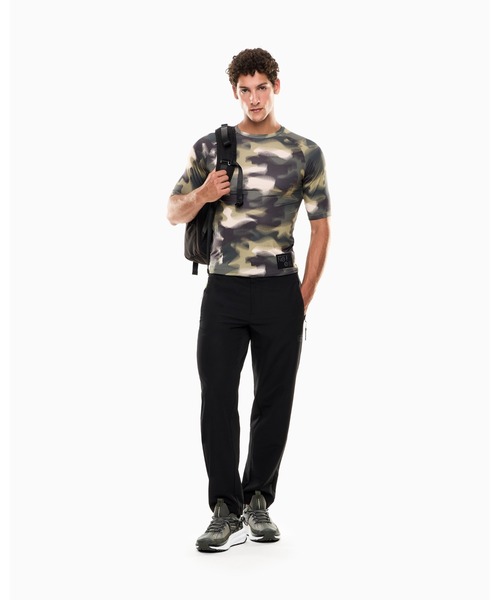 EMPORIO ARMANI EA7(エンポリオアルマーニイーエーセブン)の「<オンライン限定>【エンポリオ アルマーニ EA7】Urban Escape クルーネックTシャツ ストレッチテクニカルファブリック(Tシャツ/カットソー・メンズ・アーミー・LARGE/MEDIUM/SMALL/X-LARGE/X-SMALL/XX-LARGE)」の5枚目の写真