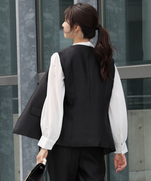 DRESS PLUS(ドレスプラス)の「マニッシュに決まるノーカラージレベスト(ベスト・レディース・シャンパン/ベージュ/ブラック・M/L)」の6枚目の写真