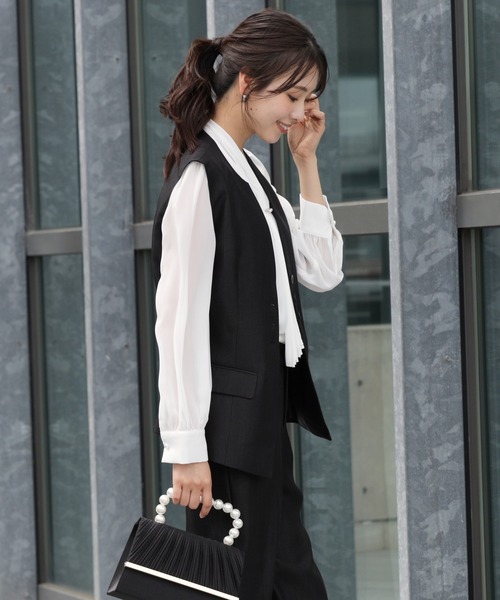 DRESS PLUS(ドレスプラス)の「マニッシュに決まるノーカラージレベスト(ベスト・レディース・シャンパン/ベージュ/ブラック・M/L)」の14枚目の写真