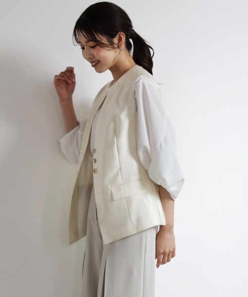 DRESS PLUS(ドレスプラス)の「マニッシュに決まるノーカラージレベスト(ベスト・レディース・シャンパン/ベージュ/ブラック・M/L)」の20枚目の写真