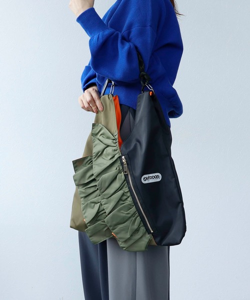 OUTDOOR PRODUCTS(アウトドアプロダクツ)の「【RISLEY×OUTDOOR PRODUCTS 】バイカラートライアングルフリルバッグ(トートバッグ・レディース・ブラック/ベージュ・FREE)」の16枚目の写真