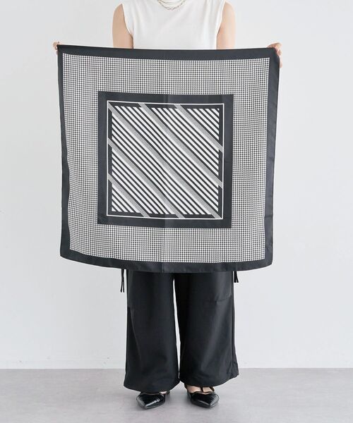 Green　Parks（グリーンパークス）の「70cm 幾何学柄スカーフ（バンダナ/スカーフ・レディース・ブラック/ブラウン・FREE）」の4枚目の写真