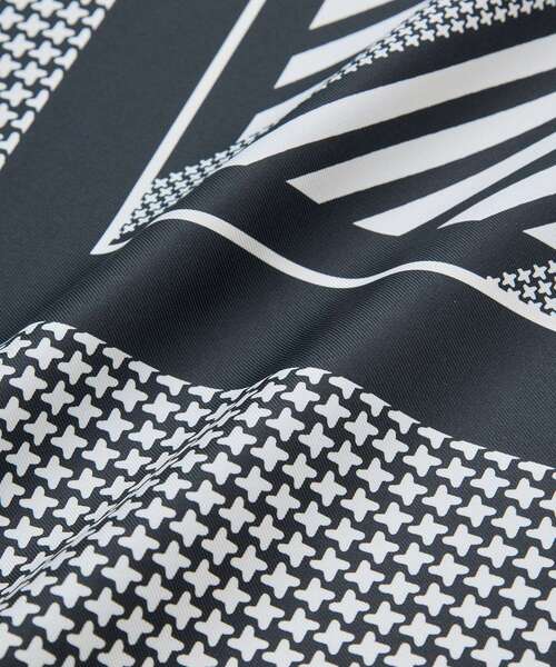 Green　Parks（グリーンパークス）の「70cm 幾何学柄スカーフ（バンダナ/スカーフ・レディース・ブラック/ブラウン・FREE）」の7枚目の写真