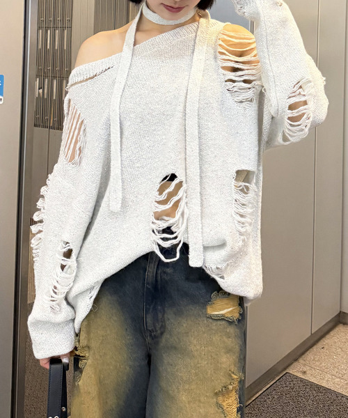 SPIRALGIRL（スパイラルガール）の「スカーフ付きダメージオーバーニット（ニット/セーター・レディース・グレー/ホワイト/ピンク・FREE）」の8枚目の写真