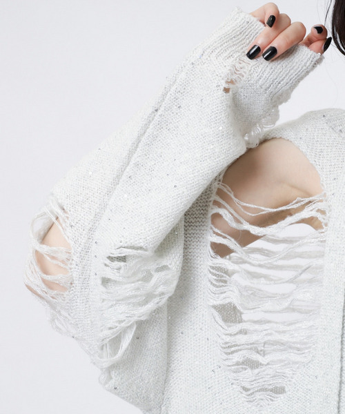 SPIRALGIRL（スパイラルガール）の「スカーフ付きダメージオーバーニット（ニット/セーター・レディース・グレー/ホワイト/ピンク・FREE）」の13枚目の写真