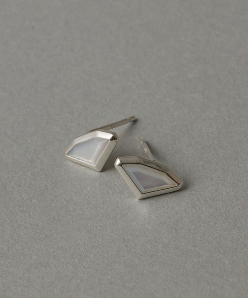 Lilas(リラ)の「【SAMH by LILAS】ダイヤモンドカットシェルピアス SV(両耳)(ピアス(両耳用)・レディース・シルバー・FREE)」の3枚目の写真