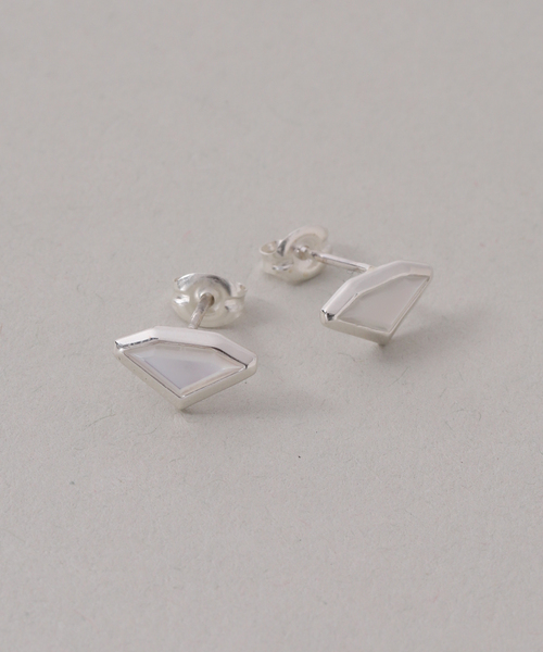 Lilas(リラ)の「【SAMH by LILAS】ダイヤモンドカットシェルピアス SV(両耳)(ピアス(両耳用)・レディース・シルバー・FREE)」の5枚目の写真