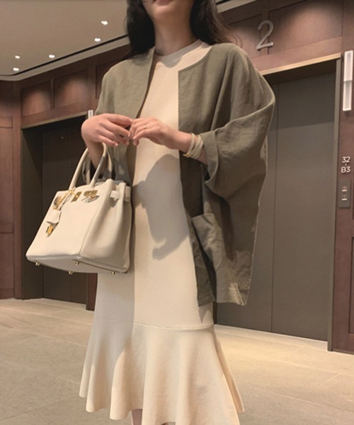 maison de LATIR（メゾンドラティール）の「着こなしの幅がぐっと広がる長袖ノーカラージャケット（ブルゾン・レディース・ホワイト/カーキ・FREE）」の9枚目の写真
