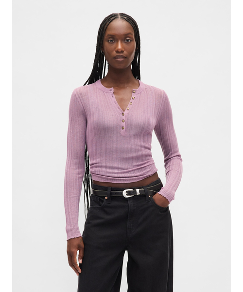 GAP(ギャップ)の「シアー リブ ヘンリーネックセーター(Tシャツ/カットソー・レディース・パープル/ブラウン/ブラック/カーキ/ベージュ・S/XL/M/XS/L/XXS)」の5枚目の写真