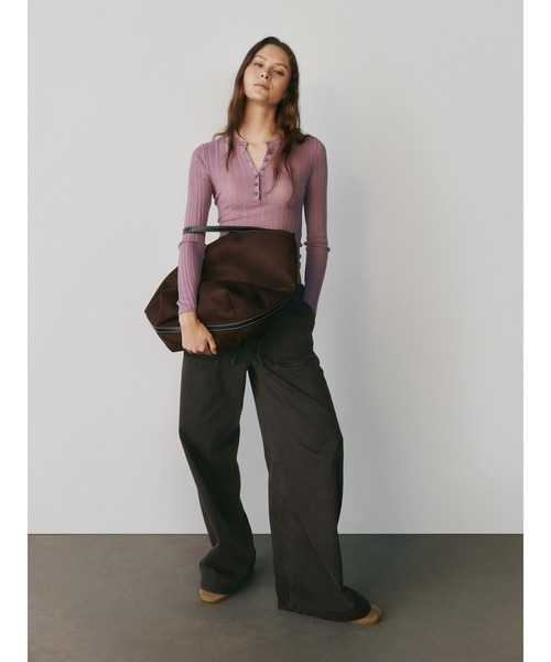 GAP(ギャップ)の「シアー リブ ヘンリーネックセーター(Tシャツ/カットソー・レディース・パープル/ブラウン/ブラック/カーキ/ベージュ・S/XL/M/XS/L/XXS)」の6枚目の写真