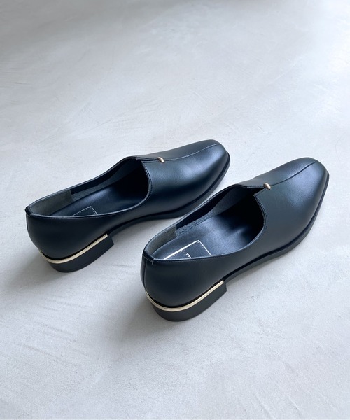 enchanted（エンチャンテッド）の「晴雨兼用センタースリットアクセントシューズ（ドレスシューズ・レディース・ブラック・22.5/23/23.5/24/24.5）」の3枚目の写真