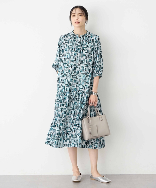 A/C DESIGN BY ALPHA CUBIC（エーシーデザインバイアルファキュービック）の「アルコラージュプリントワンピース（ワンピース・レディース・ベージュ/ライトグレー・9号/11号/13号）」の4枚目の写真