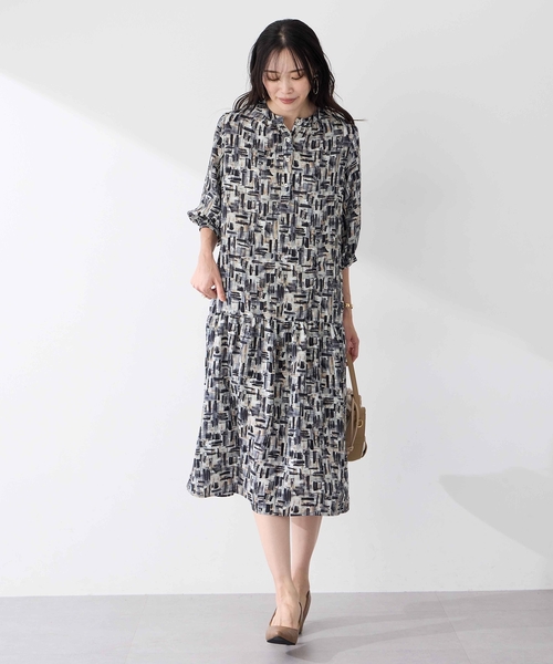 A/C DESIGN BY ALPHA CUBIC（エーシーデザインバイアルファキュービック）の「アルコラージュプリントワンピース（ワンピース・レディース・ベージュ/ライトグレー・9号/11号/13号）」の5枚目の写真